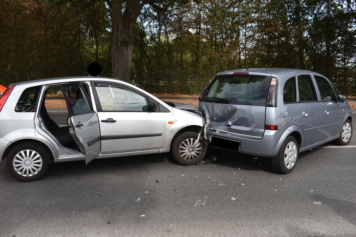 POL-MG: Drei Schwerverletzte bei Verkehrsunfall Zoppenbroich