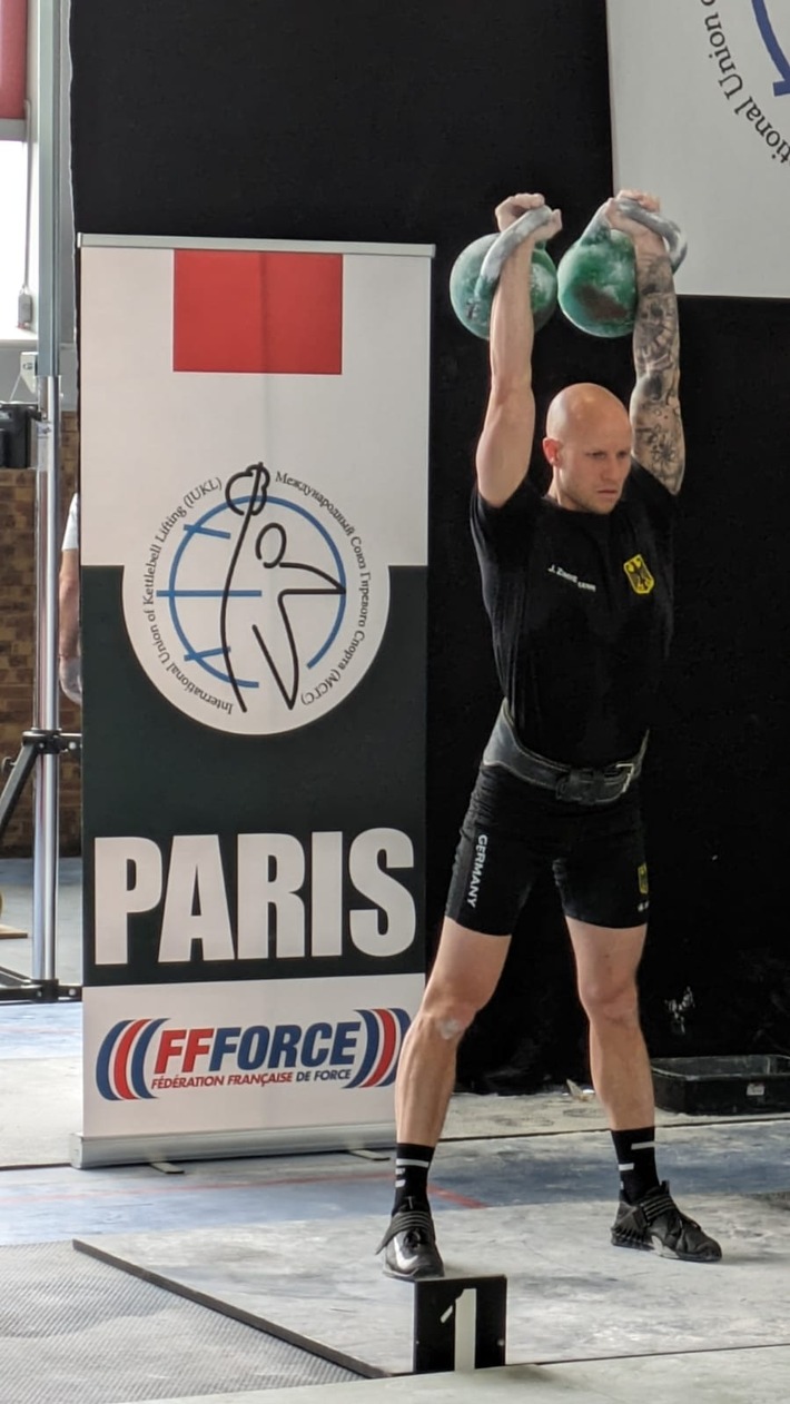 POL-COE: Kreis Coesfeld, Paris/ Mit Schweiß und Schwung auf Platz 1/Diensthundführer Jannis Zimmermann Europameister im Kettlebell-Sport