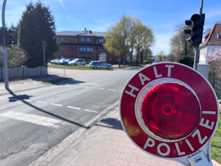 POL-CUX: Schulwegkontrollen in den Bereichen Schiffdorf und Geestland mit vielen beteiligten Akteuren, vielen kontrollierten Verkehrsteilnehmenden und vertrauensvollen Gesprächen (Foto im Anhang)