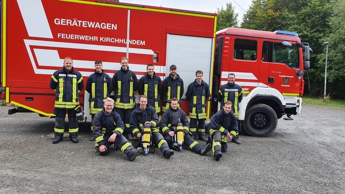FW-OE: neun neue Atemschutzgeräteträger bei der Feuerwehr der Gemeinde Kirchhundem
