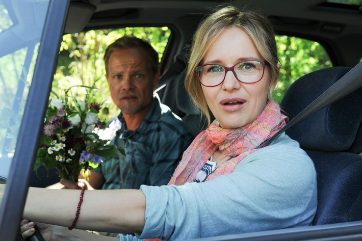 "Neid ist auch keine Lösung" / ZDF-Komödie mit Stefanie Stappenbeck und Matthias Koeberlin (FOTO)