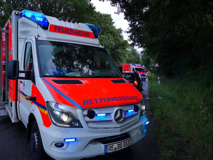 FW-Dorsten: Schwerer Verkehrsunfall mit drei verletzten Personen auf der L 608