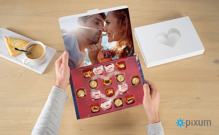 Neu von Pixum: Die Foto-Schokobox mit Ferrero Pralinen für süße Grüße zum Valentinstag