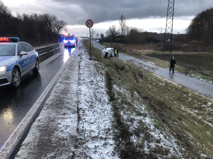 POL-PDKH: Überschlag auf der B420