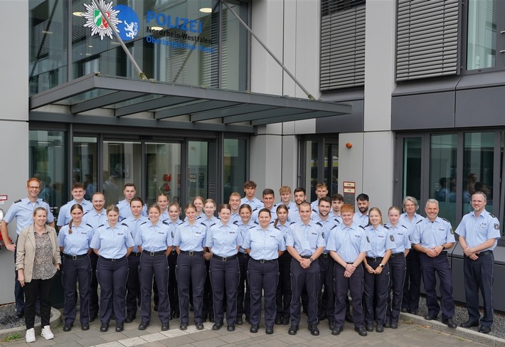 POL-GM: Polizeianwärterinnen und Polizeianwärter starten im Oberbergischen in ihr erstes Praktikum