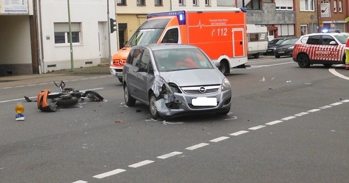 POL-DN: Motorradfahrer beim Abbiegen übersehen