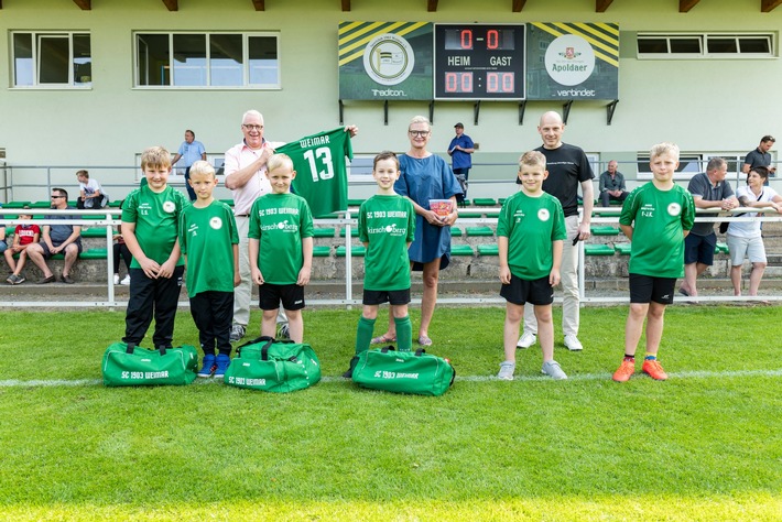 Neue Trikots für Nachwuchsspieler des SC 1903 Weimar e.V.