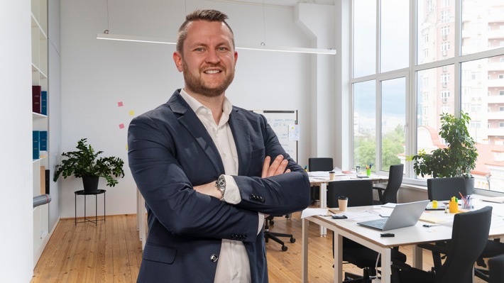 Friedlhuber Finance vereint mit 5 Wände Immobilienberatung, Finanzplanung, Steueroptimierung, transparente Honorarberatung und ETF-Policen für zukunftssicheren Vermögensaufbau und stabile Altersvorsorge. / Weiterer Text über ots und www.presseportal.de/nr/181530 / Die Verwendung dieses Bildes für redaktionelle Zwecke ist unter Beachtung aller mitgeteilten Nutzungsbedingungen zulässig und dann auch honorarfrei. Veröffentlichung ausschließlich mit Bildrechte-Hinweis.