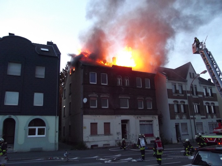 FW-DO: 19.09.2018 - Feuer in Bövinghausen
Dachstuhlbrand in leerstehendem Gebäude