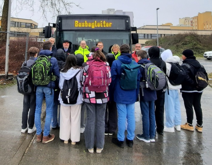 POL-WOB: Schulbusbegleiter-Ausbildung nimmt wieder Fahrt auf