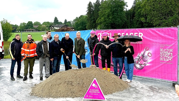 Telekom startet Glasfaserausbau in Gstadt a. Chiemsee