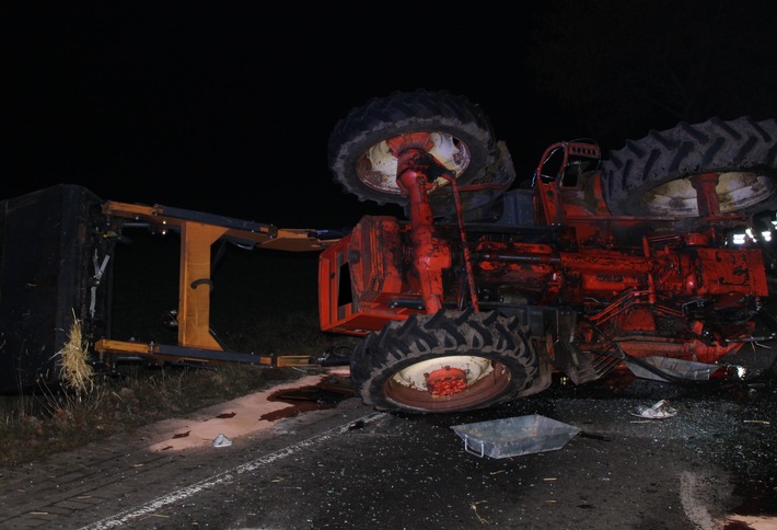 POL-MI: Traktor kippt bei Verkehrsunfall auf die Seite