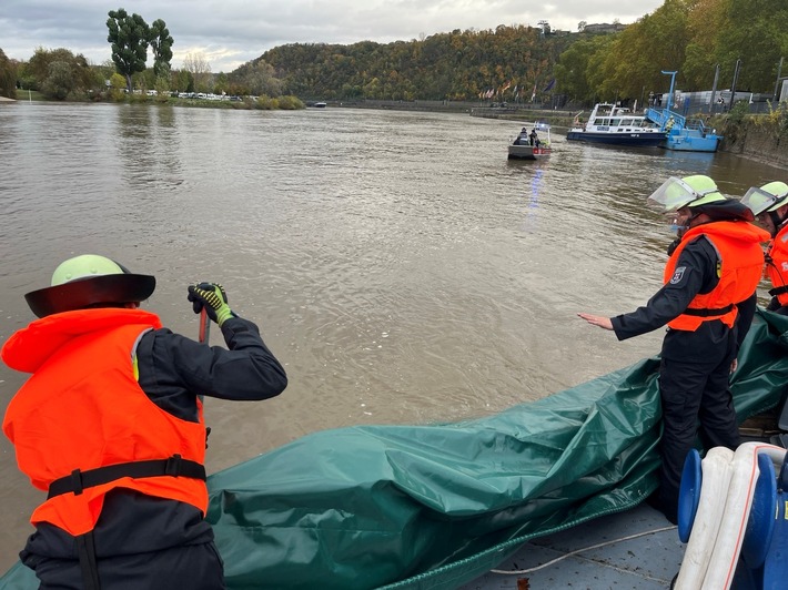 PP-ELT: Schiffsunfall auf der Mosel - Schiff schlägt Leck