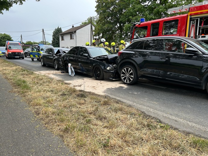 FW Alpen: Verkehrsunfall mit drei beteiligten Pkw