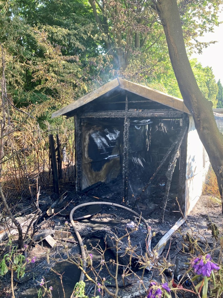 FW Minden: Gartenhütte in Vollbrand - schnelles Eingreifen der Feuerwehr verhindert Schlimmeres