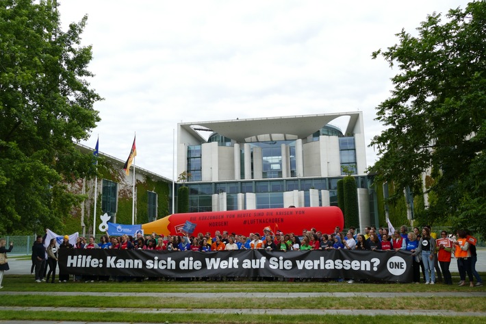 Bundesregierung kürzt humanitäre Hilfe um 53% - 6,8 Mio. Menschen von lebensrettender Unterstützung ausgeschlossen