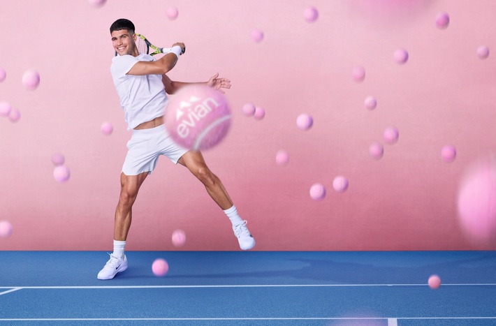 Carlos Alcaraz wird neuer evian Markenbotschafter