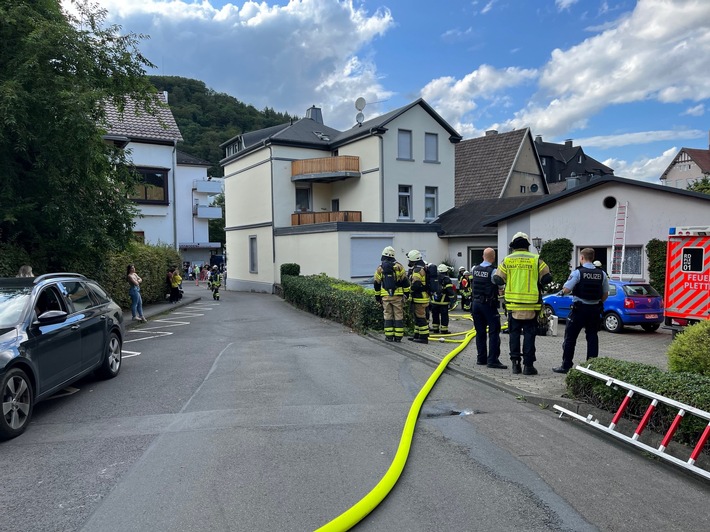 FW-PL: Eine leicht verletzte Person bei Küchenbrand in Innenstadt.