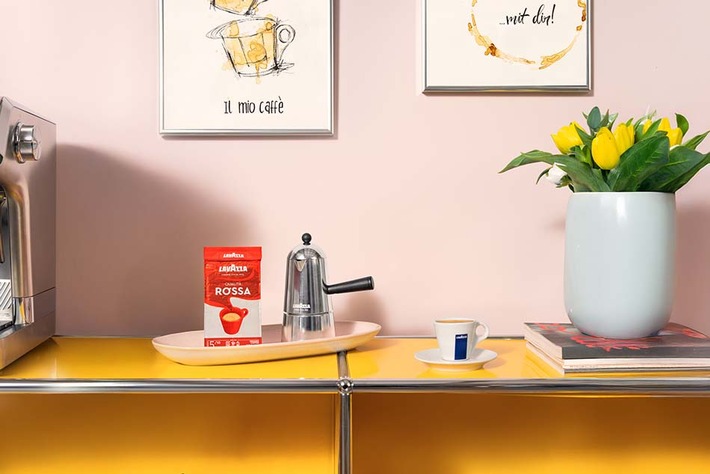 Coffee Corner-Trend: Interior-Inspirationen von Lavazza für jeden Kaffee-Typ / NEU: Lavazza Espresso Gourmet-Kapseln: Caffè-Genuss auf Knopfdruck