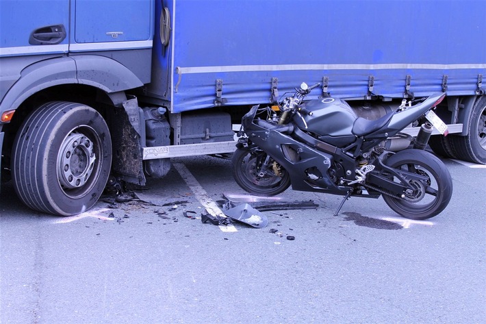 POL-OE: Motorradfahrer bei Verkehrsunfall verletzt
