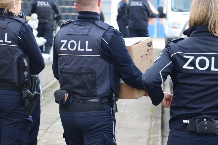 HZA-DU: Bundesweite Durchsuchungen in der Transport- & Logistikbranche - Drei Haftbefehle und Schadenssumme im zweistelligen Millionenbereich