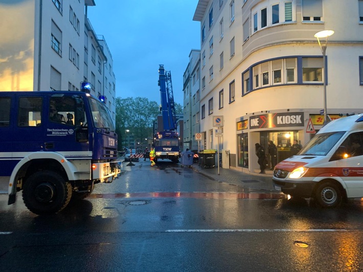 FW Ludwigshafen: Drohender Einsturz von Dachaufbauten in Ludwigshafen-Mitte