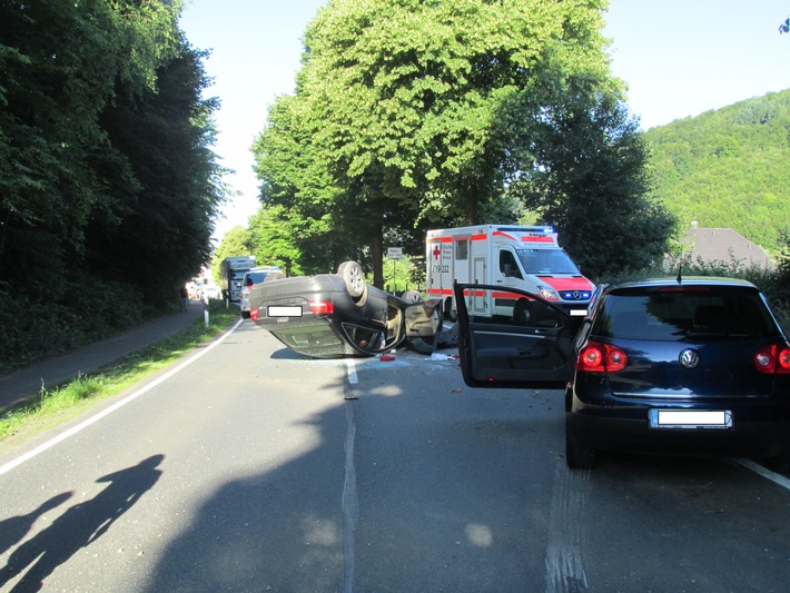 POL-HM: Pressemitteilung der Polizei Bad Pyrmont: Vollsperrung der Landesstraße nach schwerem Verkehrsunfall