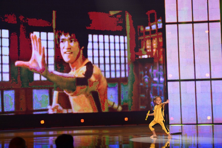 Bruce Lee reloaded! Ein 5-jähriger Japaner kämpft in der SAT.1-Show &quot;Superkids&quot; synchron zu seinem Idol