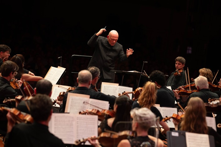 Gstaad Festival Orchestra mit Daniel Hope und Jaap van Zweden auf Deutschlandtournee