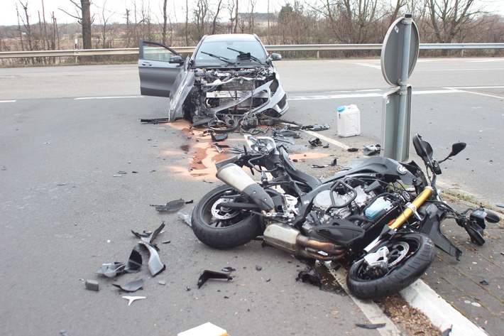 POL-PDWO: Motorradfahrer bei Unfall lebensgefährlich verletzt