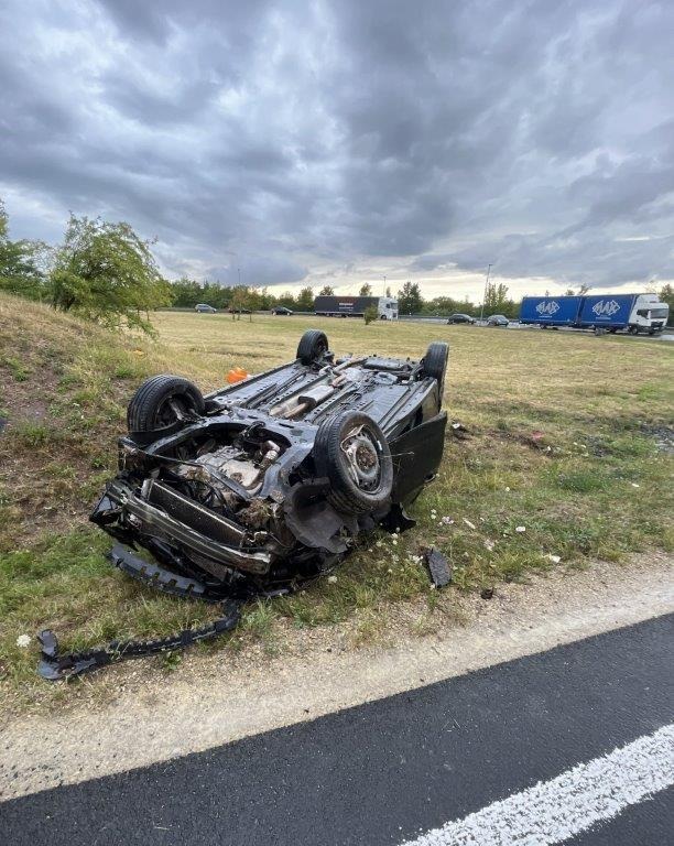 API-TH: Fahrzeug auf der A71 von der Fahrbahn abgekommen und mehrfach Überschlagen