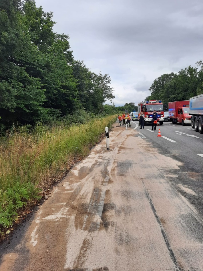 FW-Schermbeck: Ölspur auf der Borkener Straße