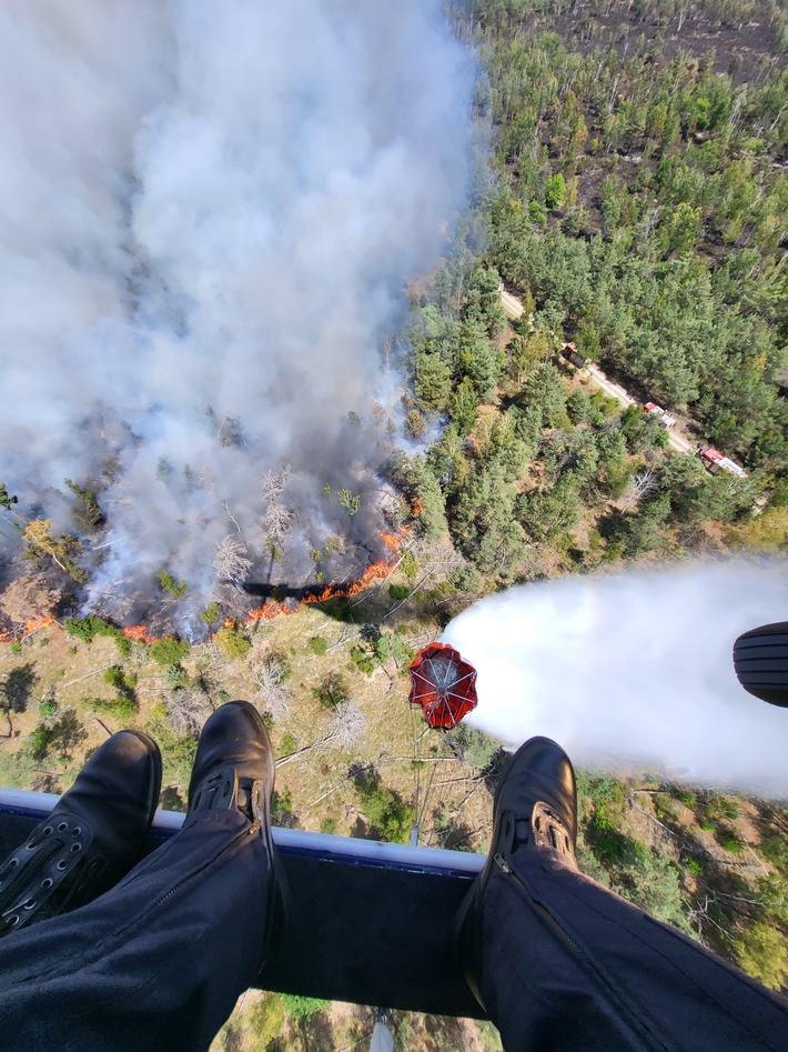 BPOLD 11: Erneuter Einsatz der Hubschrauber der Bundespolizei bei der Waldbrandbekämpfung in Sachsen und Thüringen