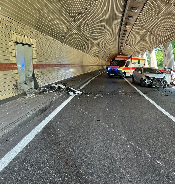 POL-PDLD: Verkehrsunfall mit verletzten Personen
