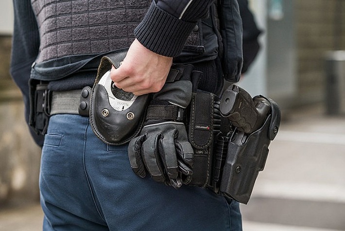 Bundespolizeidirektion München: Businsasse mit mehreren Haftbefehlen gesucht / Bundespolizei nimmt Rumänen bei Grenzkontrollen fest