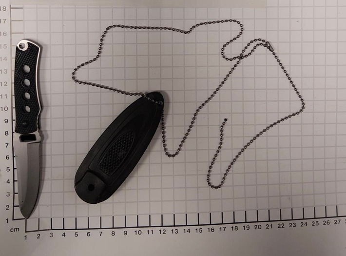 BPOL NRW: Kontrolle im Bochumer Hauptbahnhof - Bundespolizei stellt Messer sicher