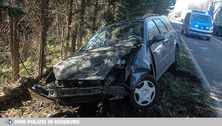 POL-DU: Mündelheim: Autos landen im Straßengraben - Zwei Verletzte
