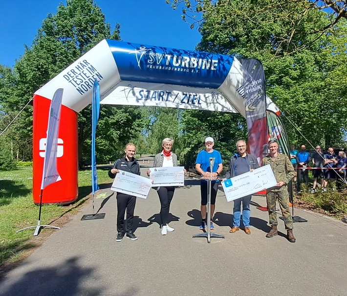 POL-NB: In Neubrandenburg sind heute 969 Teilnehmer beim 2. Office Charity Run an den Start gegangen. Für jeden zurückgelegten Kilometer wurde ein Euro gespendet.