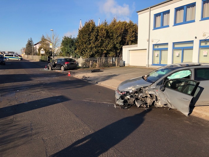 POL-PDKL: Verkehrsunfall mit schwerverletzten Personen