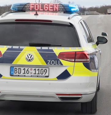 HZA-RO: Zöllner stoppen Radfahrer an der Autobahnauffahrt
