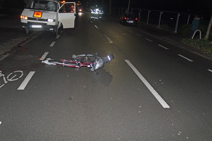 POL-ME: 59-jähriger Fahrradfahrer bei Zusammenstoß schwer verletzt - Hilden - 2112029