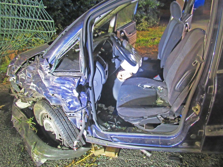 POL-ME: 37-jähriger Erkrather bei Verkehrsunfall schwer verletzt - Erkrath - 2006046