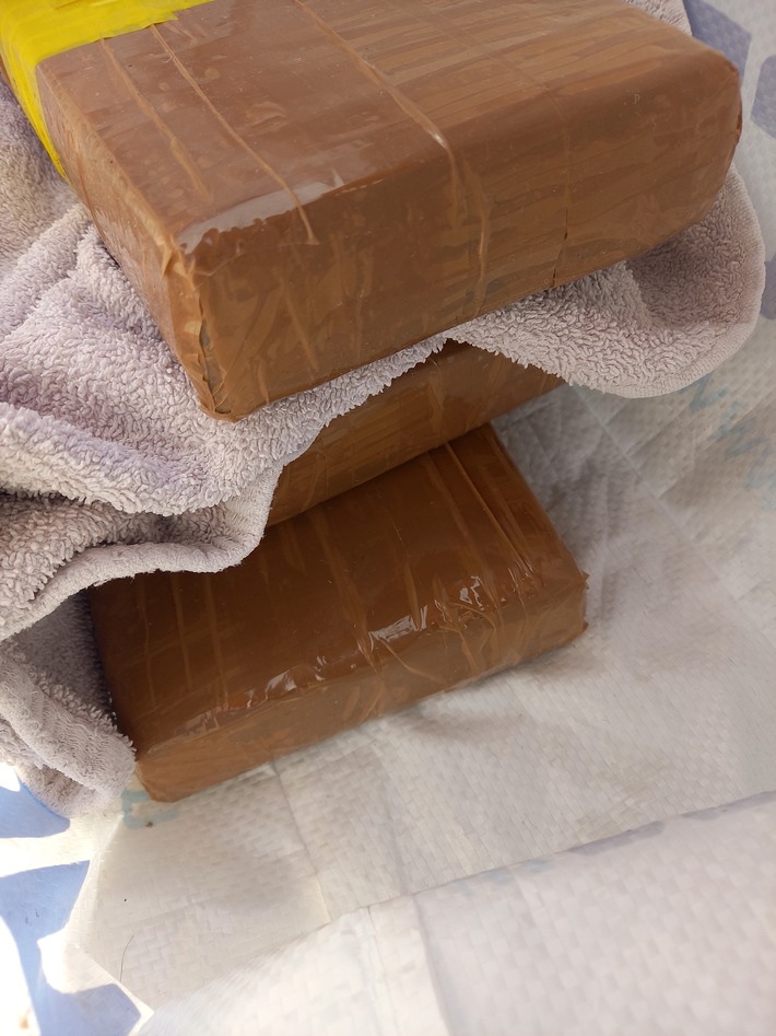 POL-REK: 230109-2: Zivilpolizisten stoppen Drogenkuriere - drei Kilogramm Kokain aus dem Verkehr gezogen