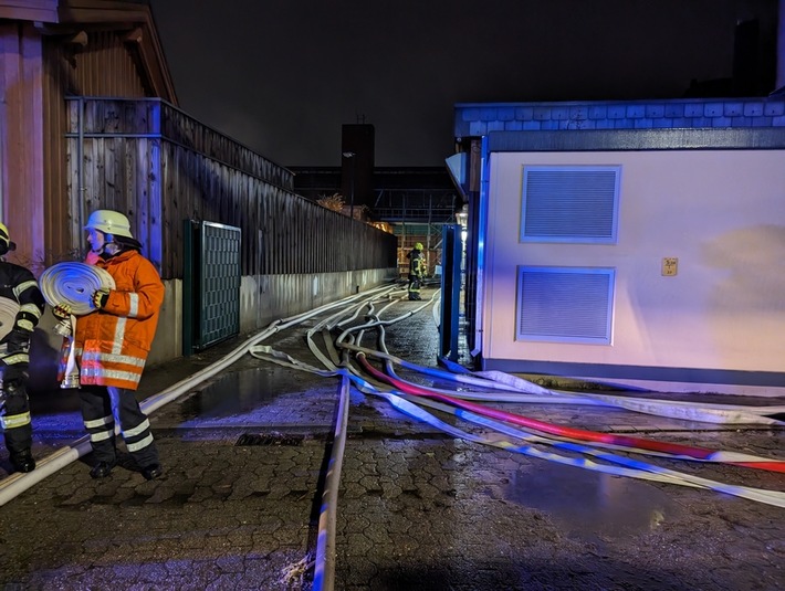 FW-ROW: Hochwassereinsätze in Rotenburg - Großeinsatz im Schwimmbad