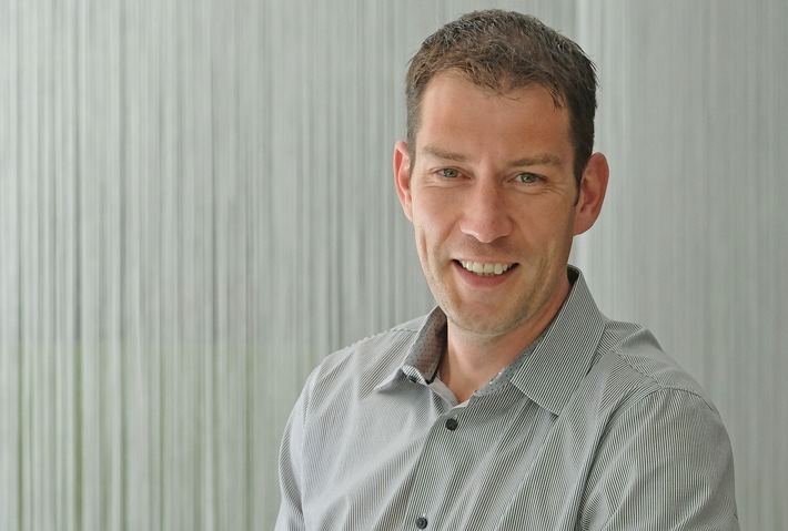 Volker Hellmann (40) steigt im Vertrieb der news aktuell GmbH zum Teamleiter Ausbau & Akquise auf. Der studierte Ernährungswissenschaftler ist bereits seit 2014 als Account Manager bei news aktuell. Weiterer Text über ots und www.presseportal.de/nr/6344 / Die Verwendung dieses Bildes ist für redaktionelle Zwecke honorarfrei. Veröffentlichung bitte unter Quellenangabe: "obs/news aktuell GmbH/Marcus Brandt"