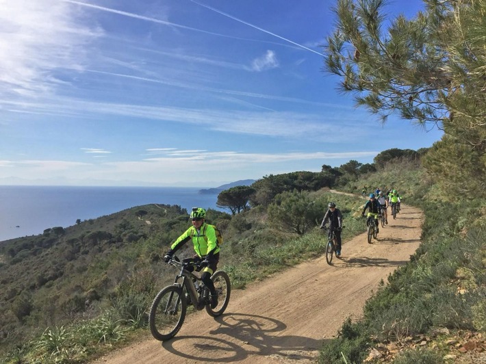 Veloreisen: Twerenbold befährt mit E-Mountainbikes neues Terrain