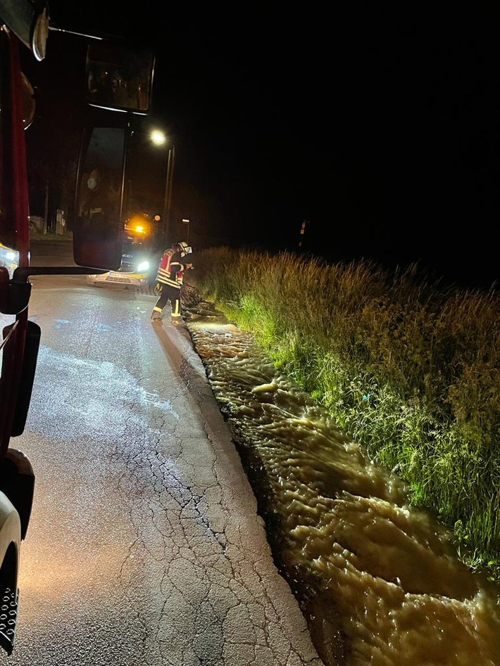 FW-Schermbeck: Wasserrohrbruch in Schermbeck