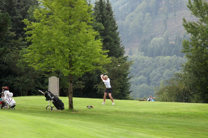1. Charity Golfturnier im Sauerland der Wellness-Hotels GmbH bringt 15.000 EUR / Unterstützt werden die wohltätigen Vereine Beschützerinstinkte e.V, die Jochen-Behle-Stiftung und die Tabaluga Stiftung