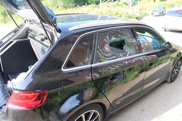 POL-DU: Friemersheim: Scheibe eingeschlagen und Ausweise, Führerscheine und Geld gestohlen - Polizei sucht Zeugen