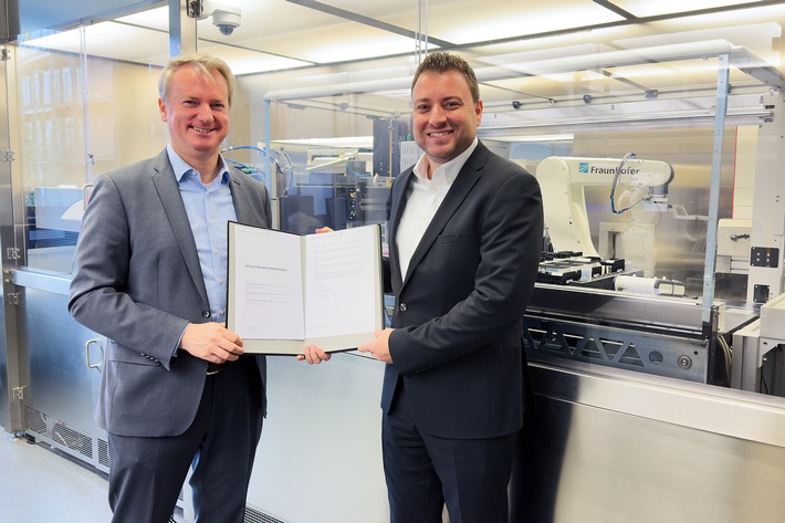 Kompetenzen gebündelt: Fraunhofer IPT und Maschinenbauer Harro Höfliger kooperieren in der Herstellung von ATMP-Produktionsanlagen